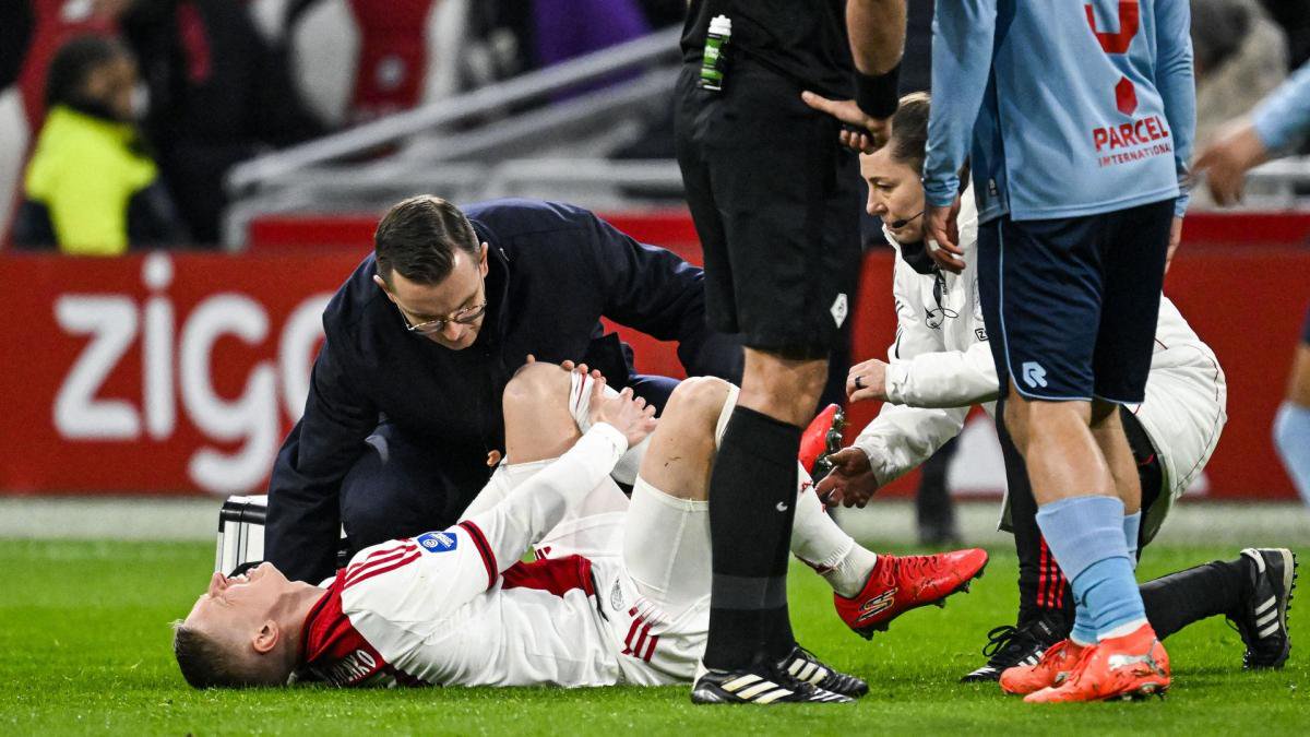 Oleksandr Zinchenko mit schmerzverrtem Gesicht