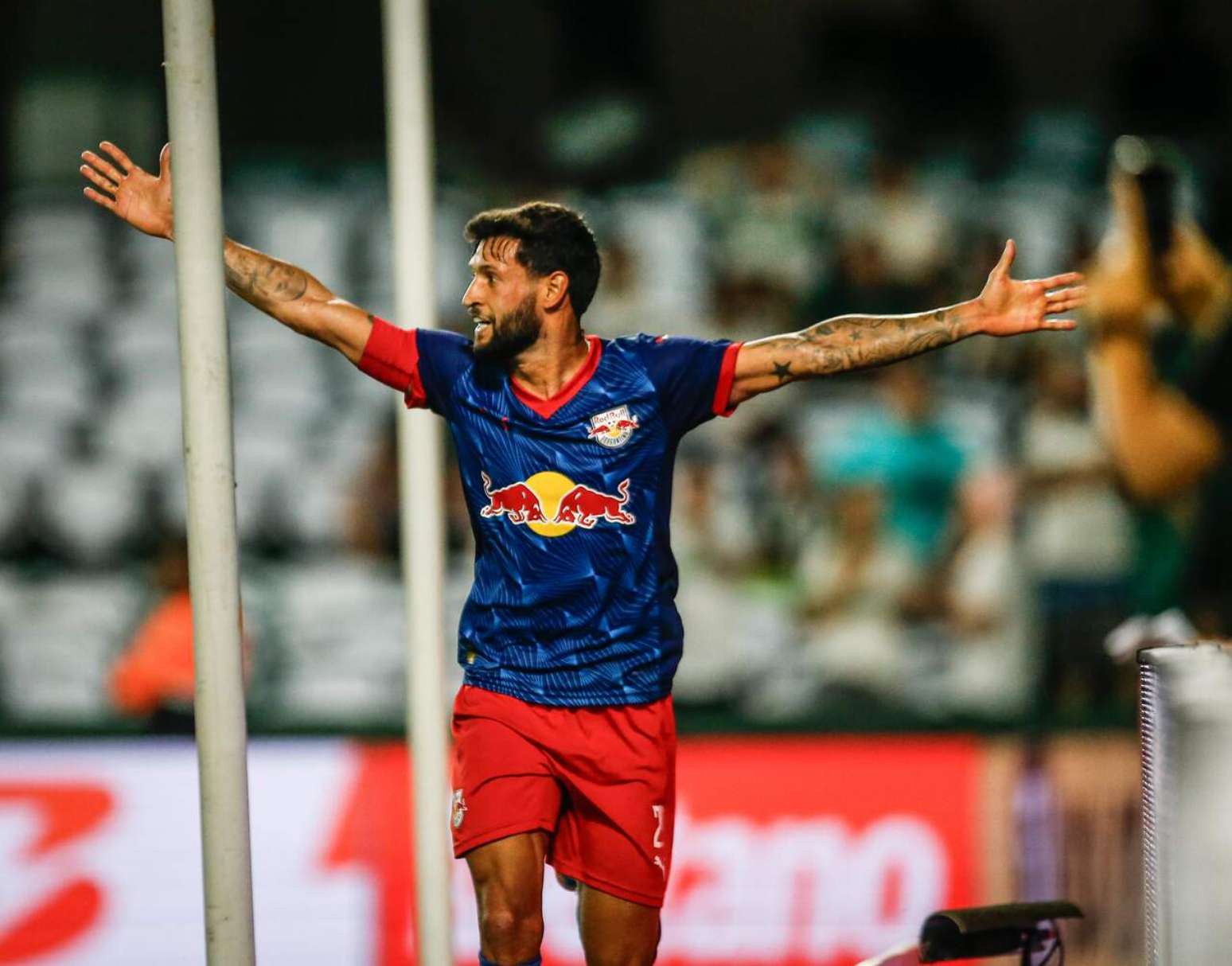 Juninho Capixaba, do Red Bull Bragantino, o jogador mais indisciplinado do Brasileirão –