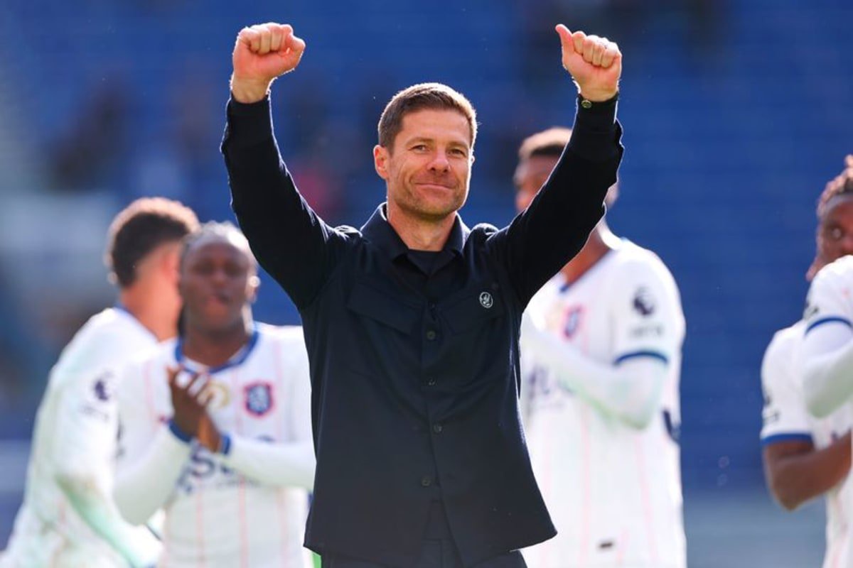 Xabi Alonso manager / head coach of Chelsea celebrates following the Premier League 2026/27 match between Everton and Chelsea FC at Hill Dickinson Stadium on October 17, 2026 in Liverpool, United Kingdom