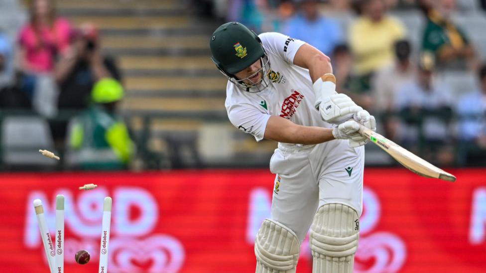 Gerald Coetzee is bowled by Mitchell Starc