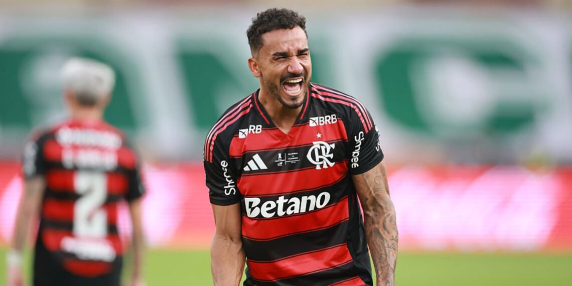 Danilo renova com o Flamengo e define quando vai se aposentar