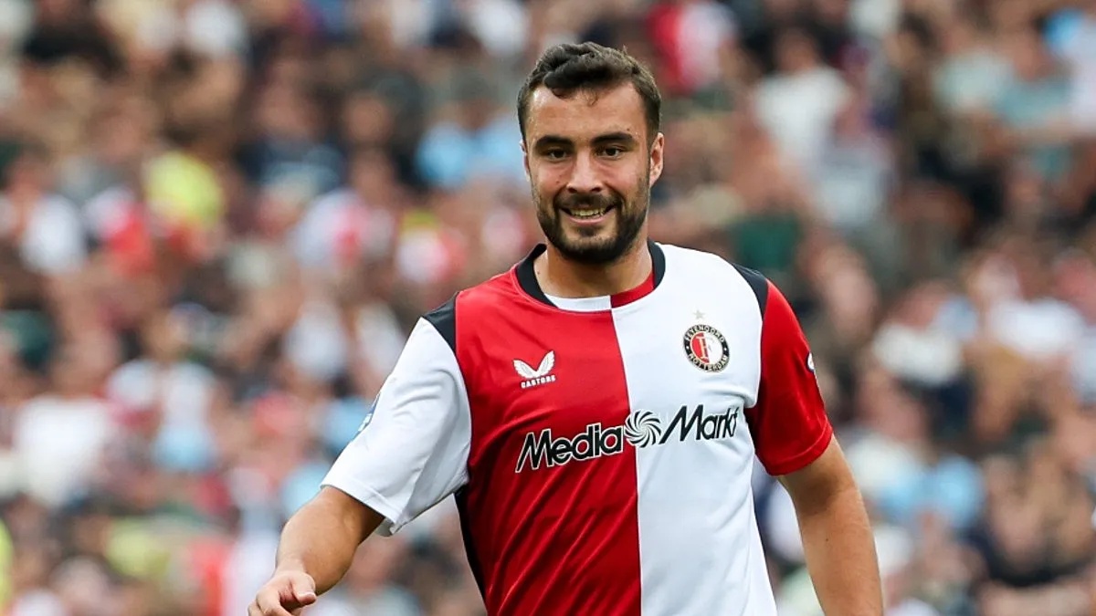 Vanhoutte Praised at Feyenoord Amid Red Devils Recall Speculation