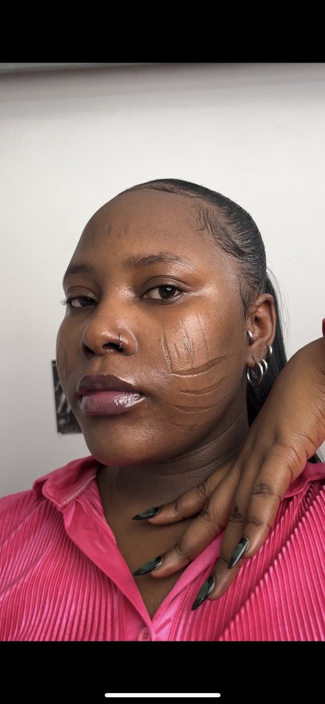Nigerian lady shows off her tribal marks