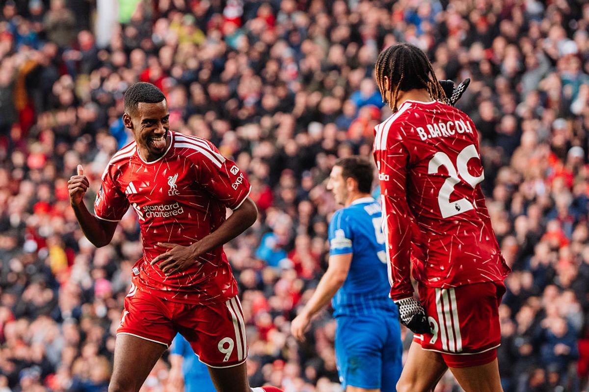 LIVERPOOL, ENGLAND - OCTOBER 25: Alexander Isak and Bradley Barcola of Liverpool during the Premier League 2026/27 match between Liverpool FC and Brighton & Hove Albion at Anfield on October 25, 2026 in Liverpool, England. (Photo by Liverpool FC/Liverpool FC via Getty Images)