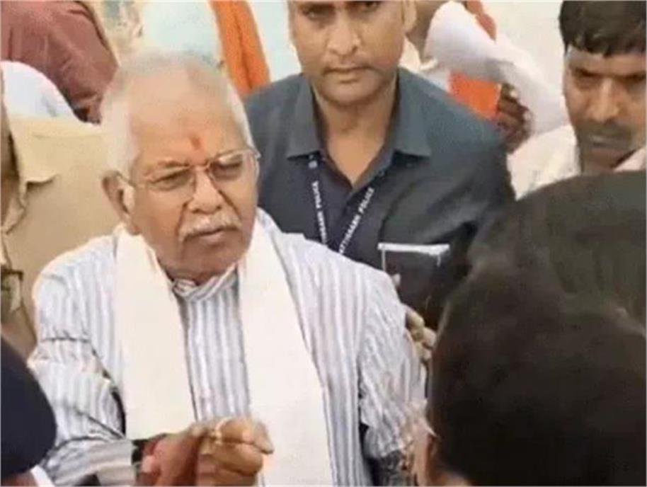 bjp mla loses cool during stage clash with congress leader