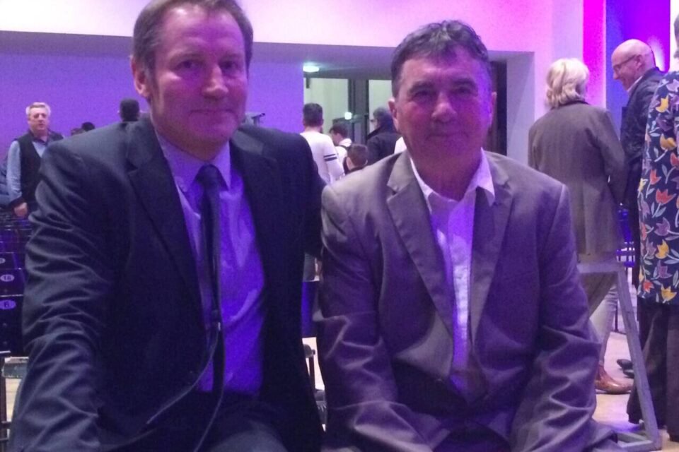 L'Alençonnais Fabien Canu, double champion du monde de judo, a retrouvé avec beaucoup de plaisir son premier entraîneur, Jacky Rojo, président du club de judo d'Alençon. - Canu