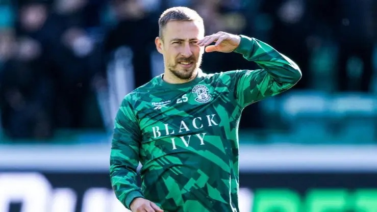 Hibs right-back Felix Passlack