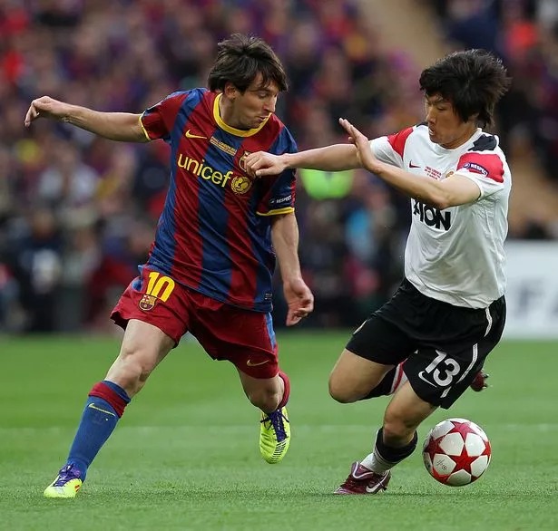 Lionel Messi and Ji-Sung Park battle for the ball