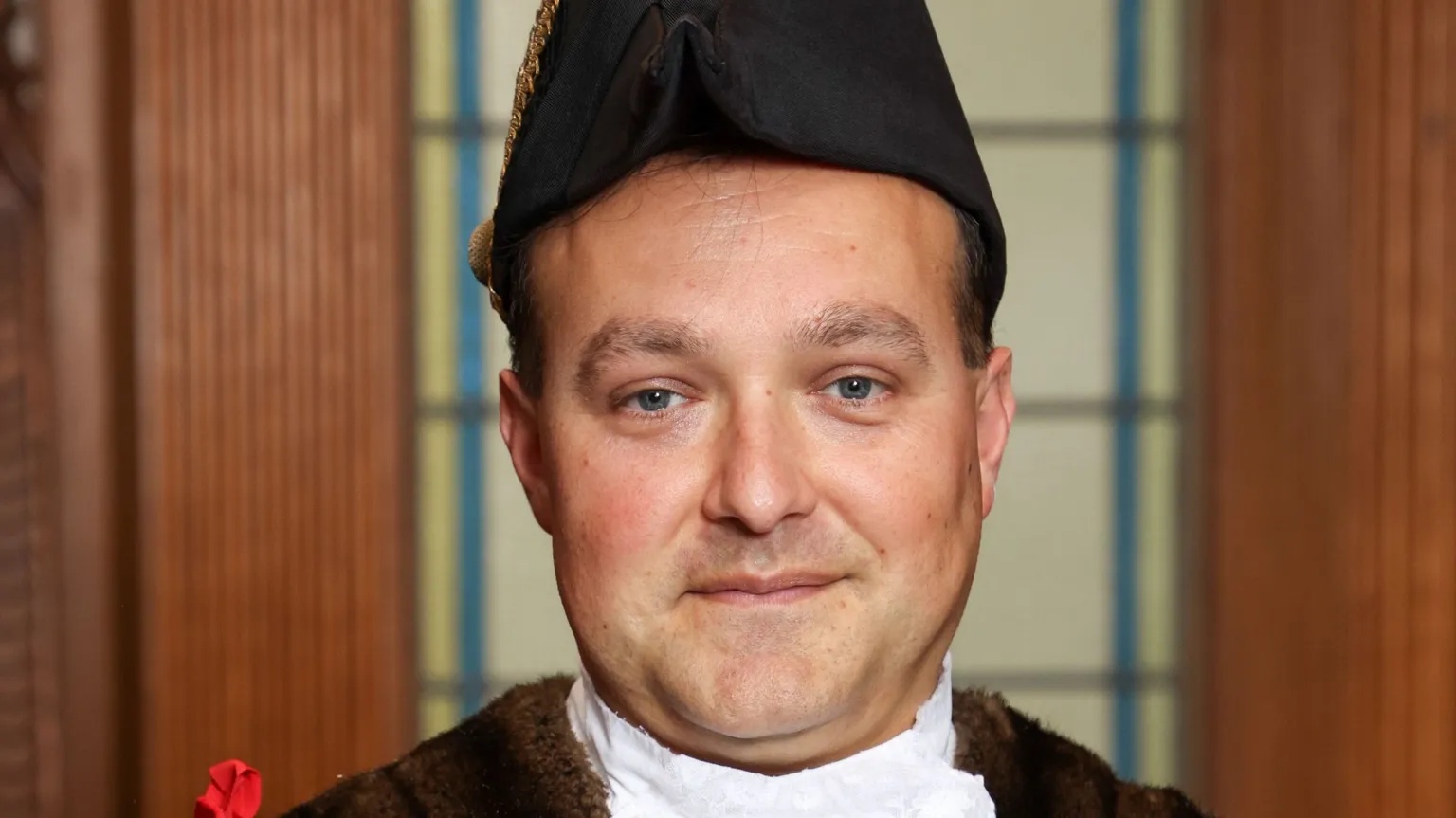 Bournemouth Town Council Official mayoral photo of Roberto Rocca, wearing a fur collar and a pointed black hat with gold braid