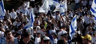 ‘May your village burn’: Israeli nationalists parade through Muslim quarter on Jerusalem Day
