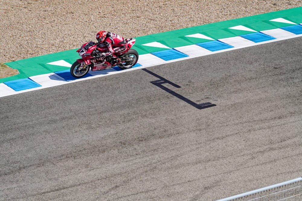 Iker Lecuona critique les règles de 2027 pour avoir puni de manière injuste Ducati en World Superbike.