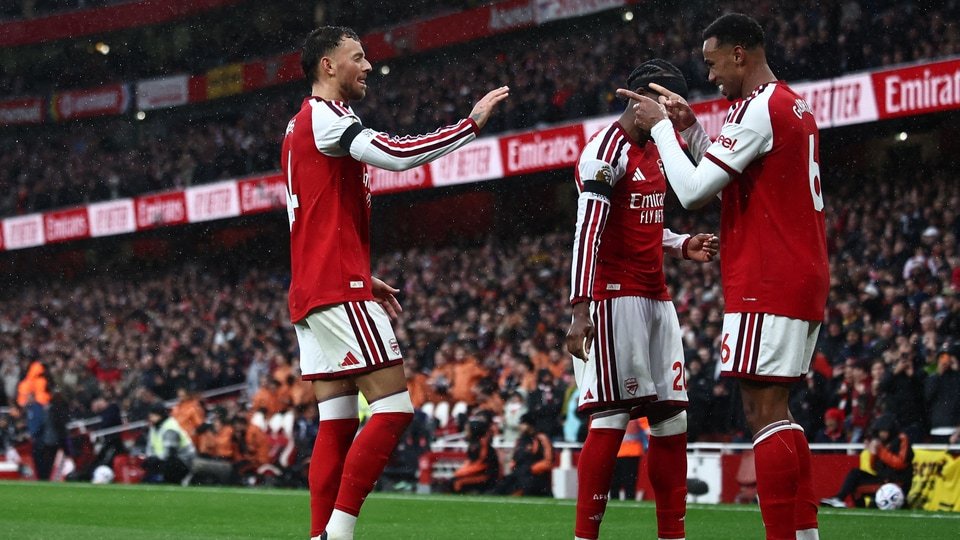 Arsenal capitalise on Man City defeat to close in on Premier League summit. (AFP)