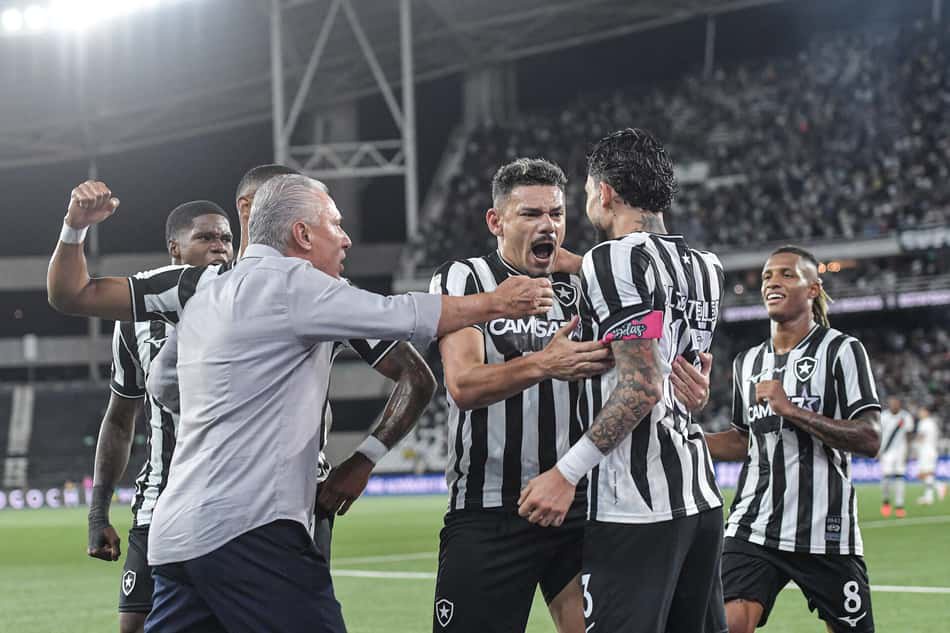 Tite comemora gol de Tiquinho Soares para o Botafogo, contra o Vasco, posteriormente anulado