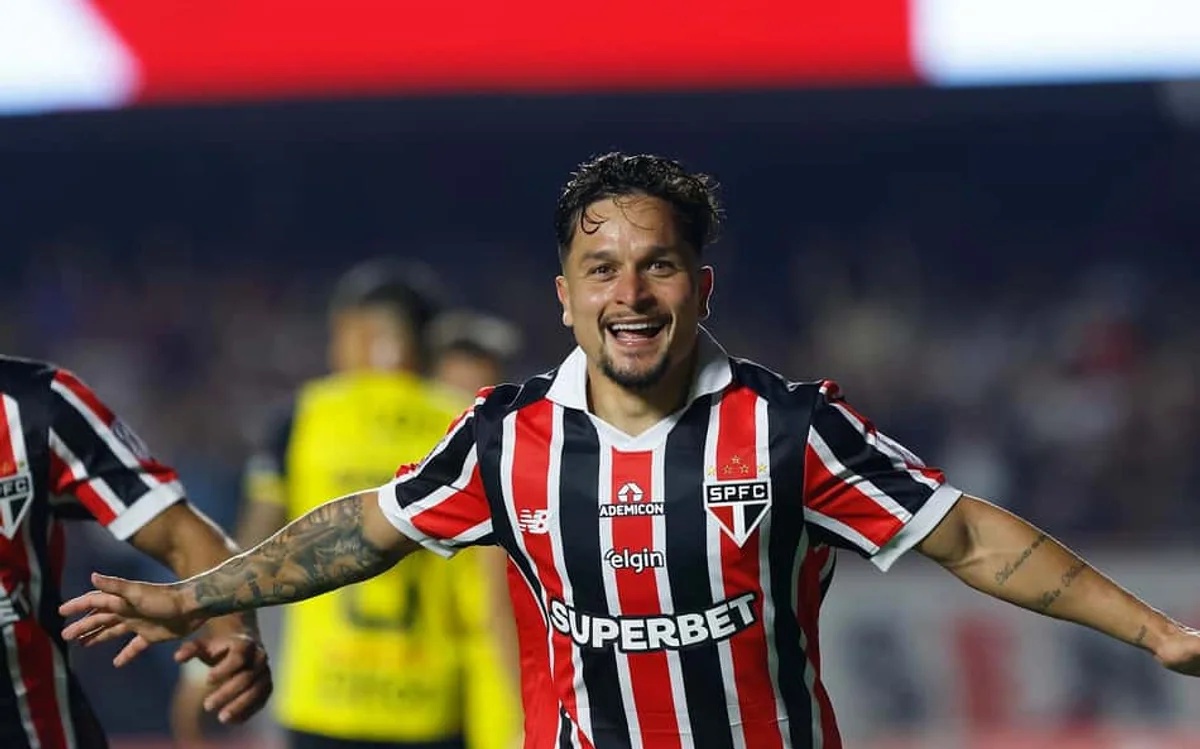 Artur explica nova função de 'camisa 10' e celebra gol contra o Vasco