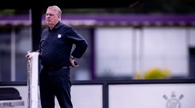 Jogadores do Corinthians impõem restrição no vestiário e aumentam tensão