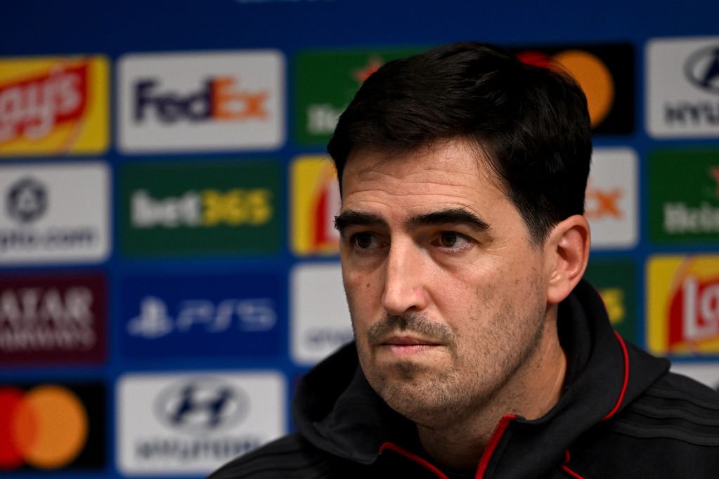 Andoni Iraola during a Liverpool press conference.