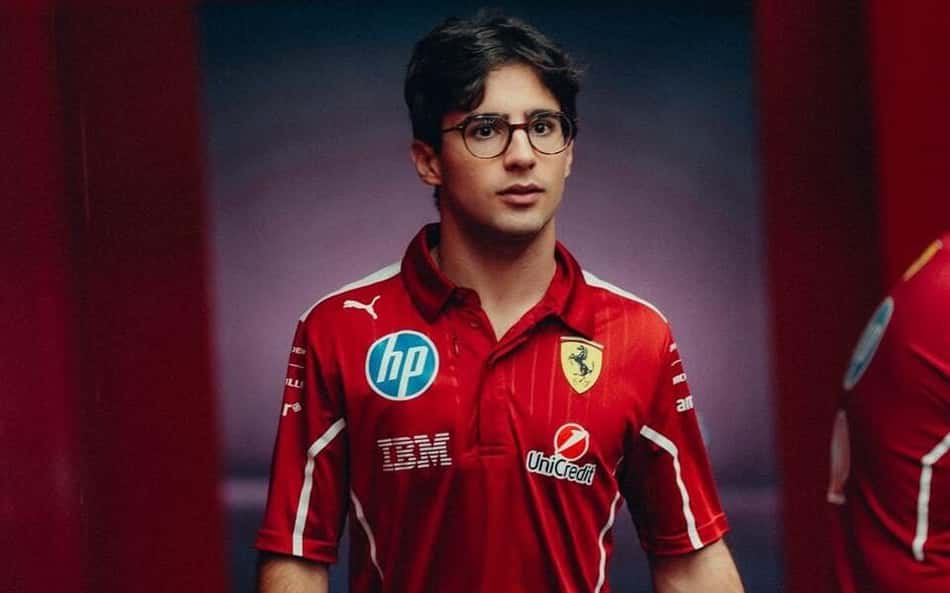 Rafa Câmara na garagem da Ferrari na F1