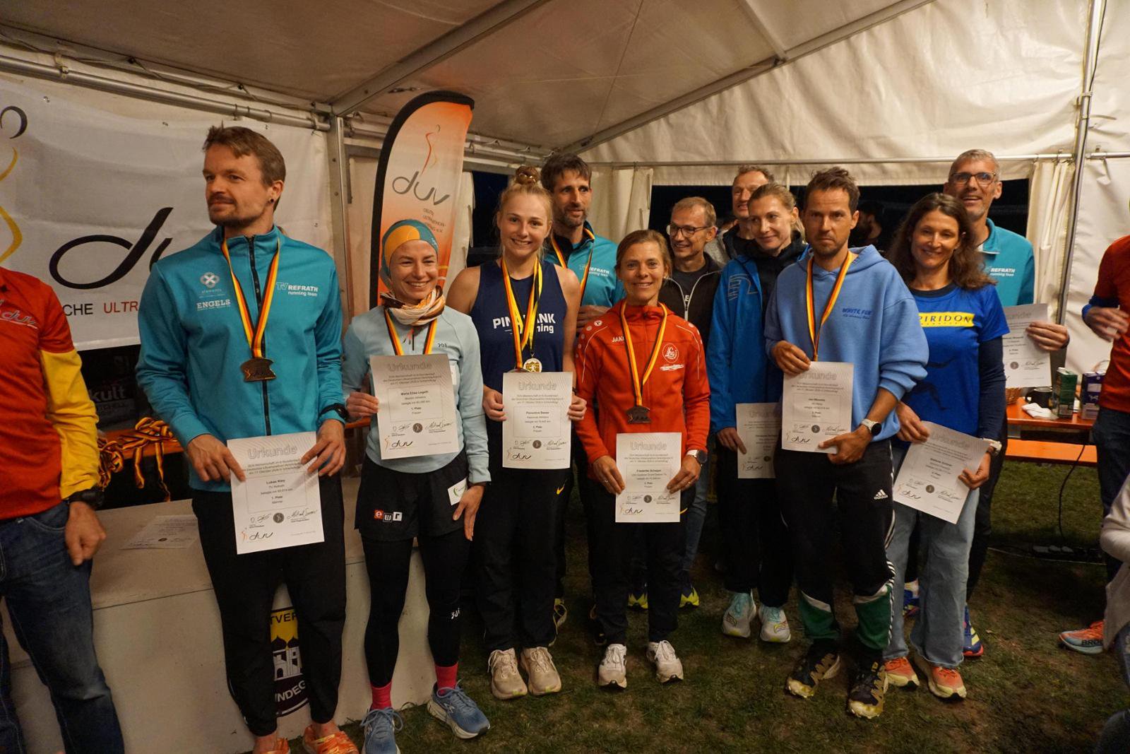 Deutsche Meister im Sechs-Stunden-Lauf wurden: Lukas Kley (1.), Moritz Ehm (2.), Jan Wessely (3.), Harald Barnickel (4.), Christoph Lux (5.) und bei den Frauen: Maria Elisa Legelli (1.), Florentine Beese (2.), Friederike Schoppe (3.), Jasmin Beer (4.) und Christiane Neidiger (5.)