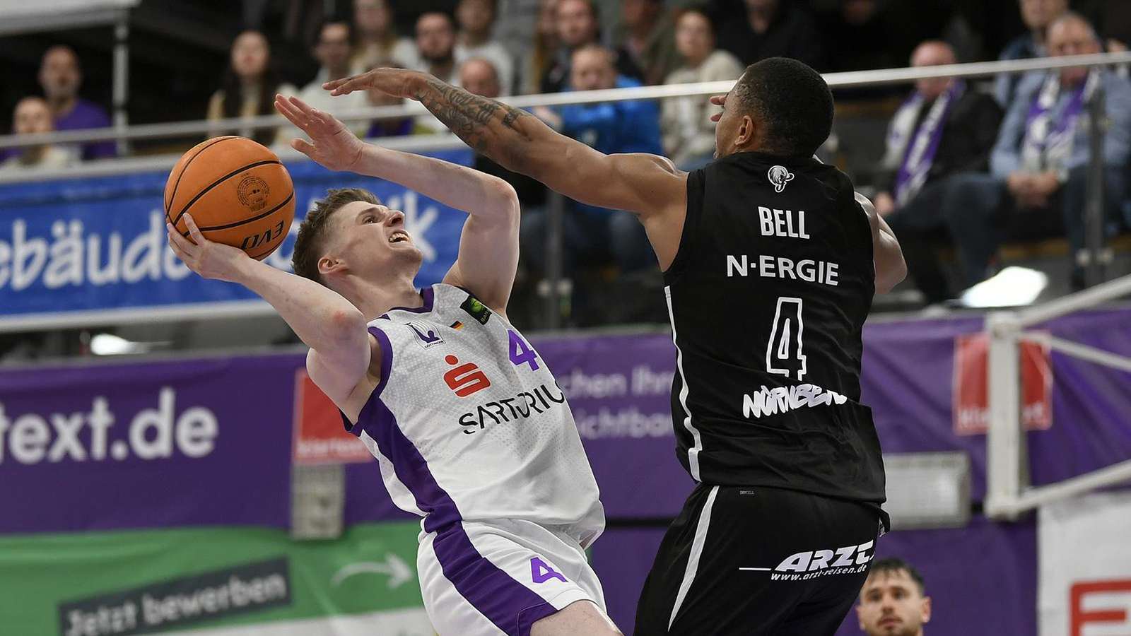 BG Göttingen - Nürnberg Falcons2. Liga Pro ASpieler BG - Daniel KirchnerSpieler Nürnberg - Xavier Bell