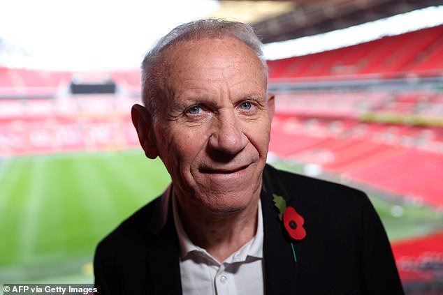 Hodge's former room-mate, Peter Reid, joked that he could have been the one to get the shirt