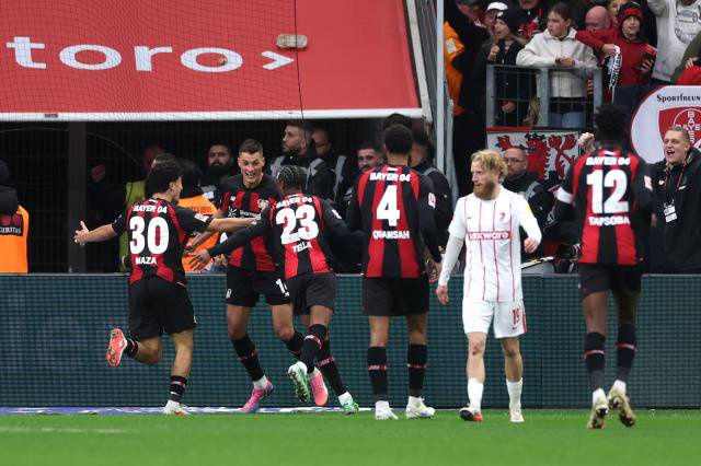 Leverkusen players celebrating.