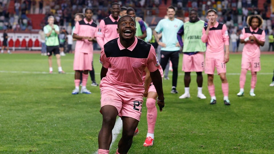Sunderland's midfielder Noah Sadiki celebrates scoring his team's second goal during the Europa League round 1. (AFP)