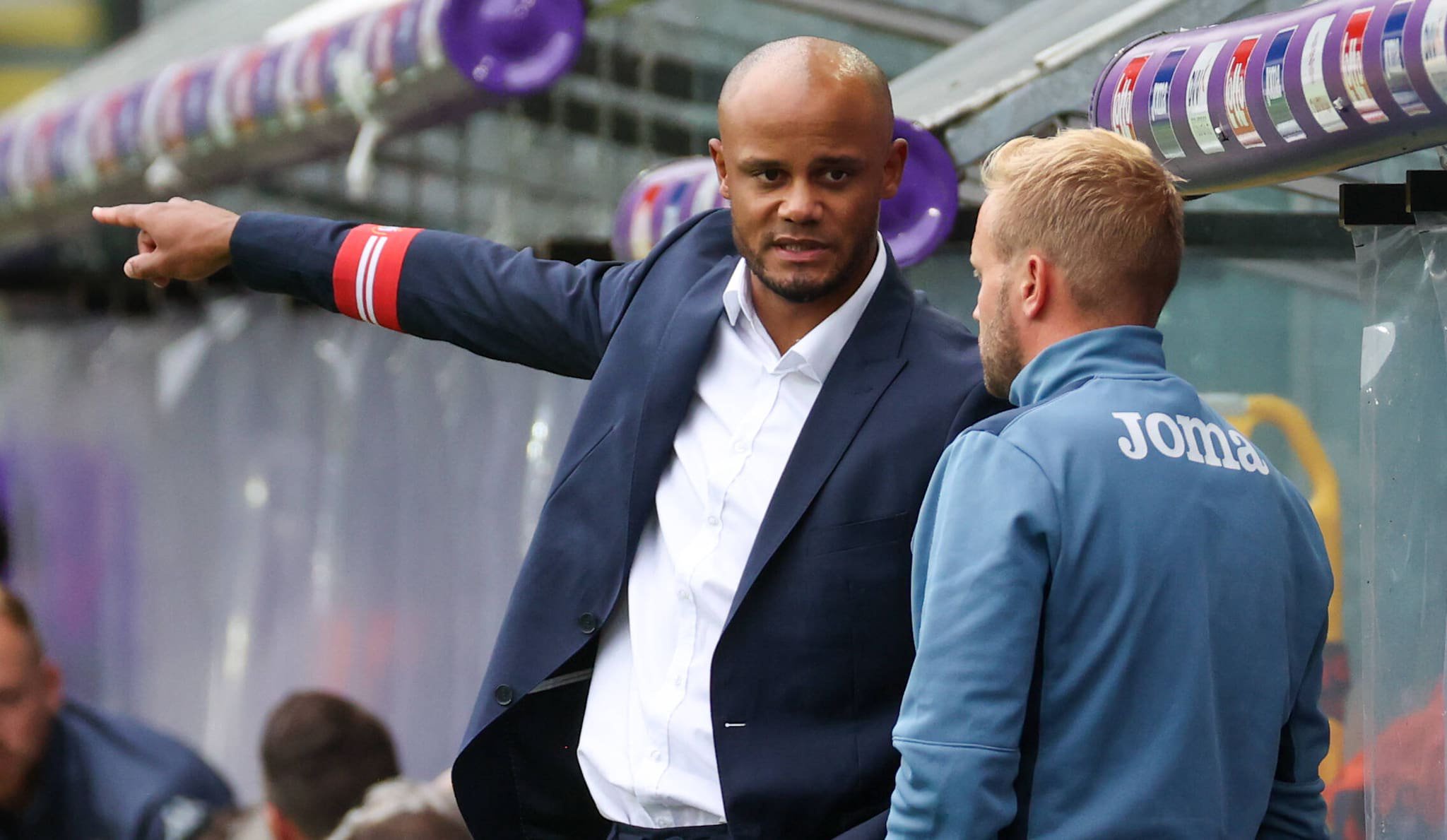 Der Ursprung ihrer beruflichen Verbindung: RSC-Anderlecht-Cheftrainer Vincent Kompany 2021 bei einem Spiel gegen RFC Seraing mit seinem Assistenten Aaron Danks. Quelle: imago images/Belga