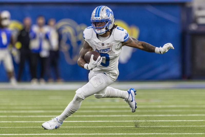 INGLEWOOD, CA – DECEMBER 14: Detroit Lions running back Jahmyr Gibbs 0 rushes in the fourth quarter of an NFL, American Football Herren, USA football game between the Detroit Lions and Los Angeles Rams at SoFi Stadium, December 14, 2025, in Inglewood, California. Photo by Tony Ding/Icon Sportswire NFL: DEC 14 Lions at Rams EDITORIAL USE ONLY Icon46520251214059