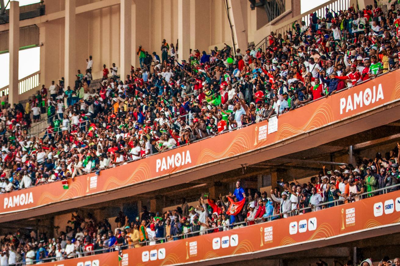 Kenyan footballfans at kasarani Stadium during the CHAN 2024 tournament. PHOTO/https://www.facebook.com/officialharambeestars