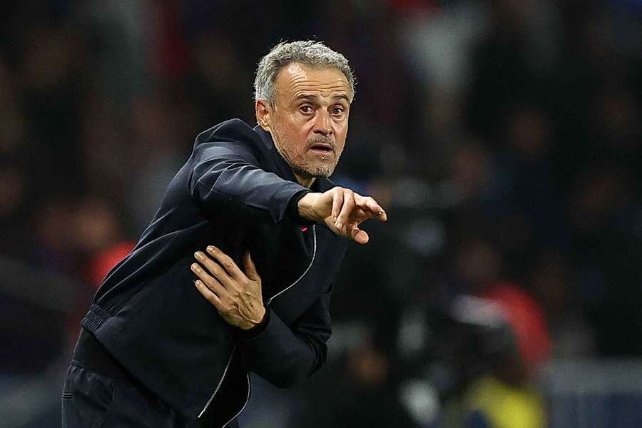 Paris Saint-Germain turn to Chelsea ace following devastating Kvaratskhelia blow