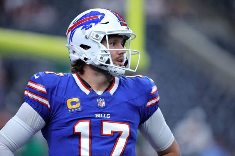September 13, 2026, Houston, Texas, U.S: Buffalo Bills quarterback Josh Allen 17 warms up prior to the NFL, American Football Herren, USA regular season game between the Houston Texans and the Buffalo Bills at Reliant Stadium in Houston, TX on September 13, 2026. Buffalo won, 36-31. Houston U.S – ZUMAw137 20260913_aap_w137_144 Copyright: xErikxWilliamsx