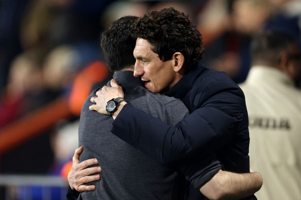 Keith Andrews, Manager of Brentford, interacts with Andoni Iraola, Manager of AFC Bournemouth, prior to the Premier League match between Bournemouth and Brentford