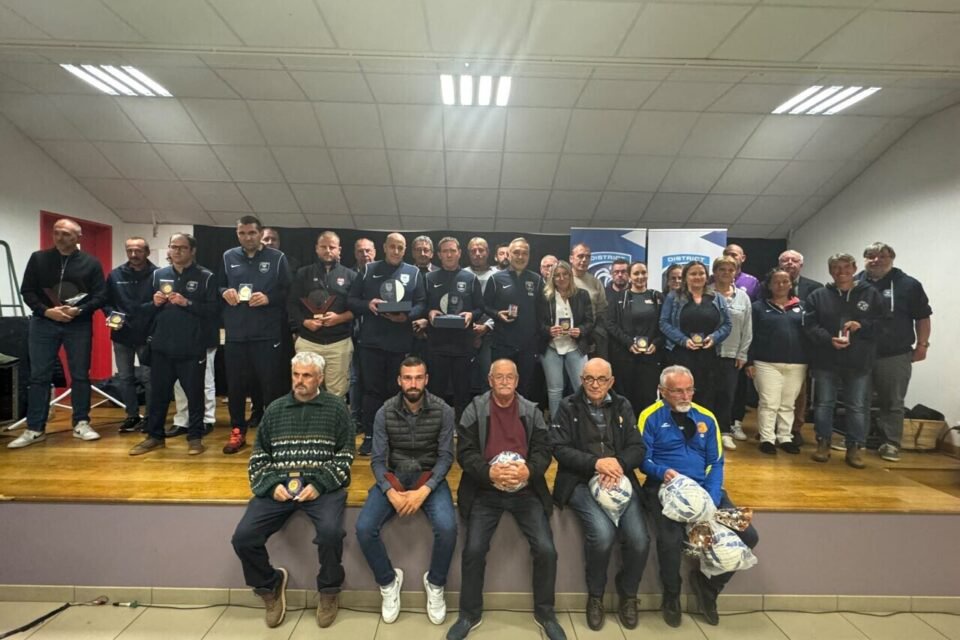 Lauréats et acteurs locaux du foot dans le Cantal.