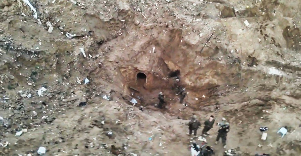 The IDF destroyed a cemetery in Khan Younis' Bani Suheila neighborhood.