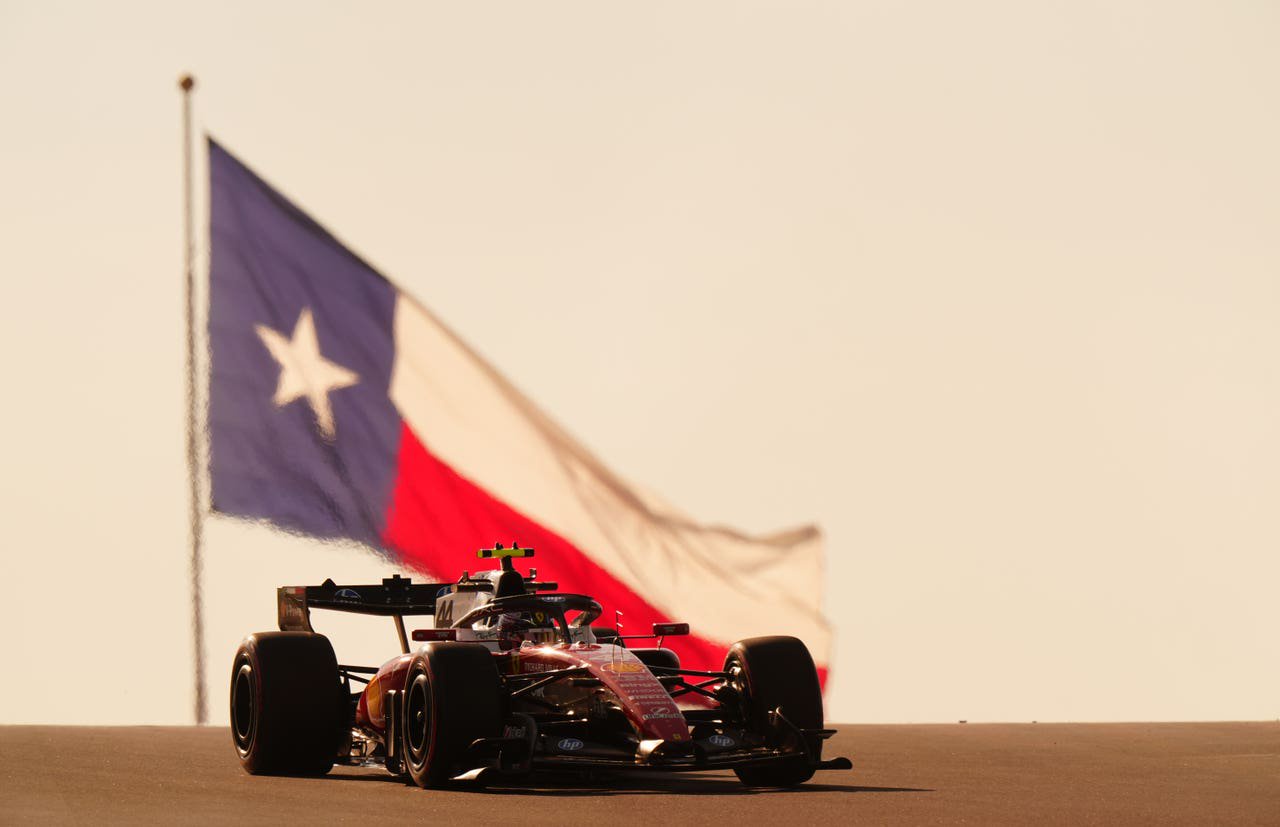 Lewis Hamilton drives in Texas
