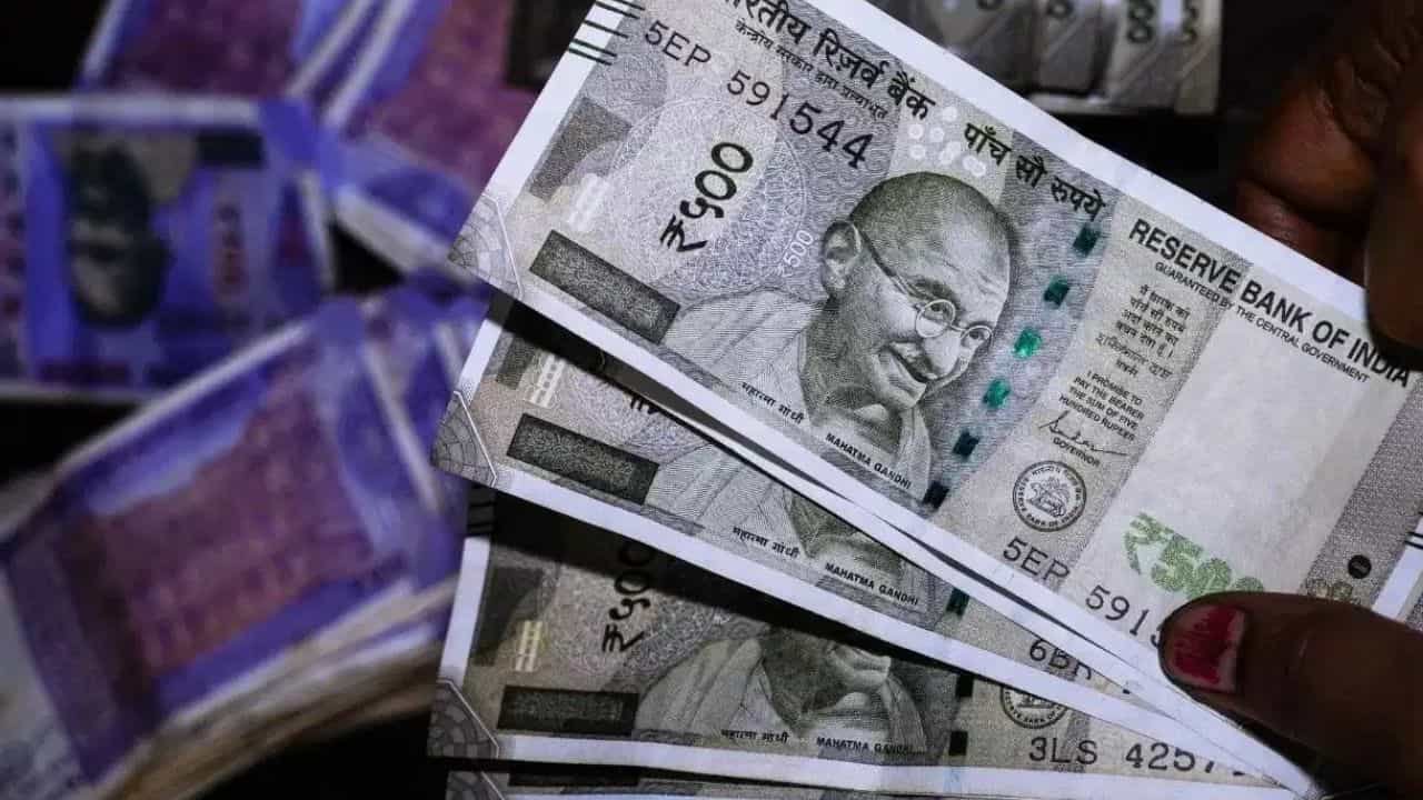 8th Pay Commission: 2.57 फिटमेंट फैक्टर के बाद भी कर्मचारियों की बढ़ेगी केवल इतनी सैलरी, ये है कैलकुलेशन