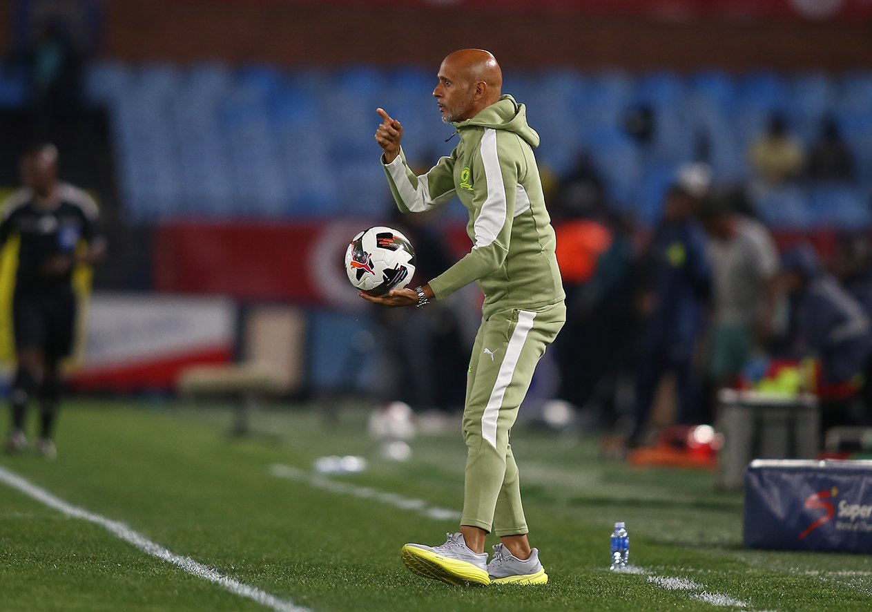 Miguel Cardodo's eyes on the ball