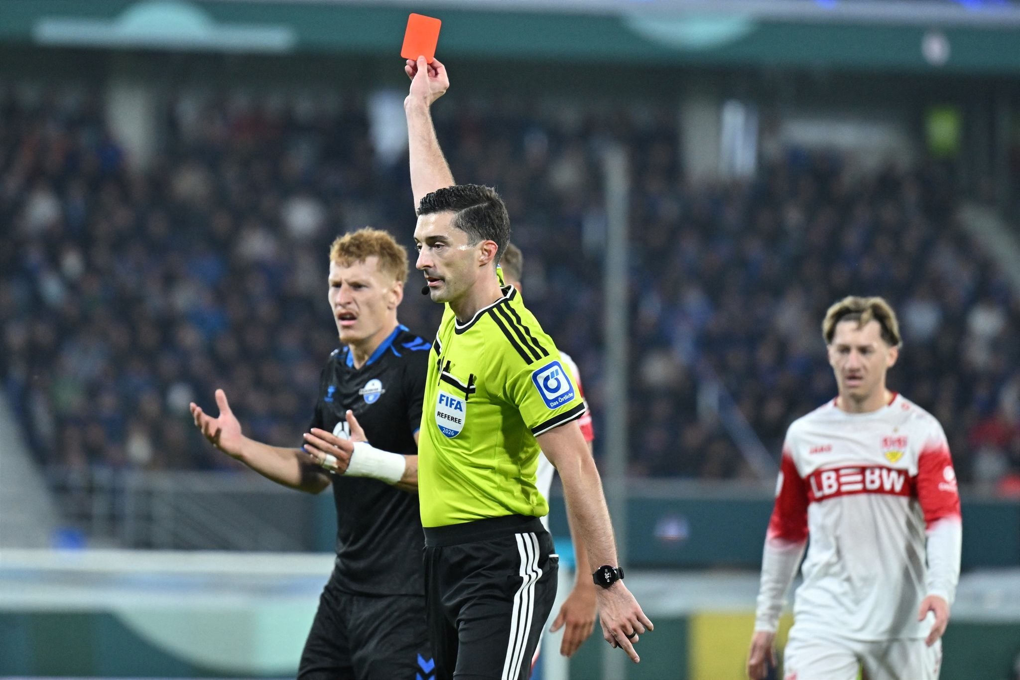 Paderborns Laurin Curda sah im Pokalspiel gegen Stuttgart noch vor der Pause die Rote Karte.