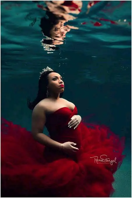 Beautiful Pictures Pregnant Women That Photoshoot Underwater