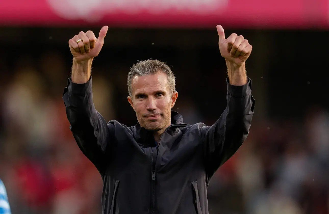 Robin van Persie to accept club return as new manager