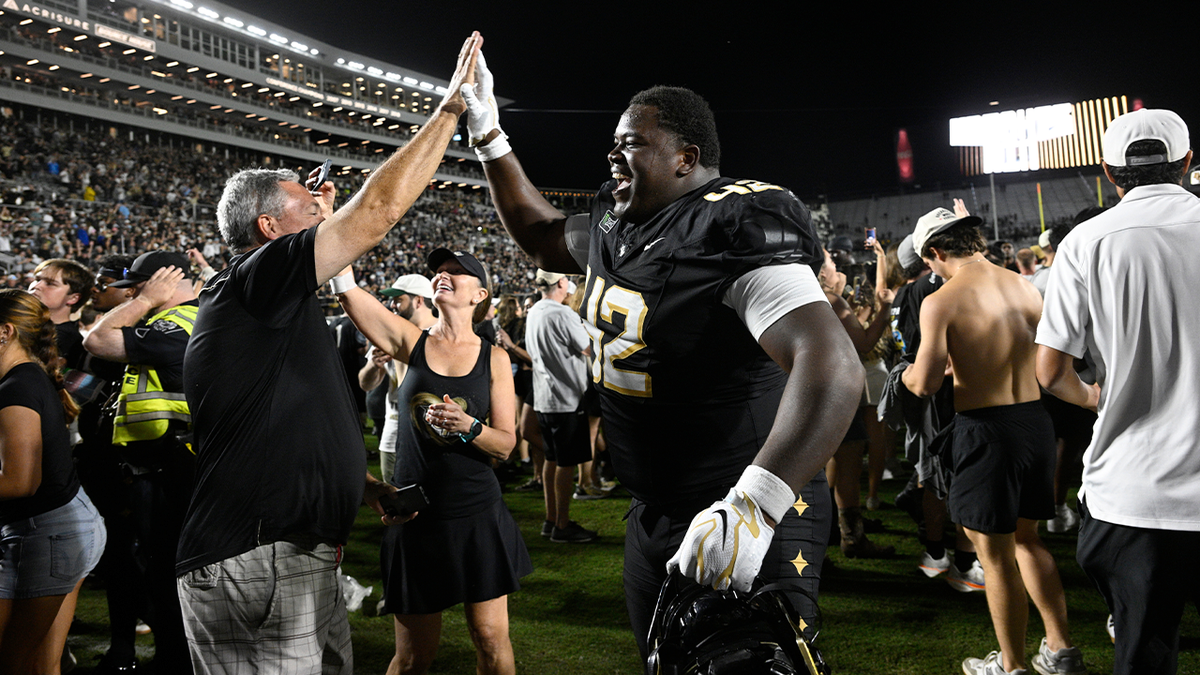 UCF Defensive lineman Artavius Jones
