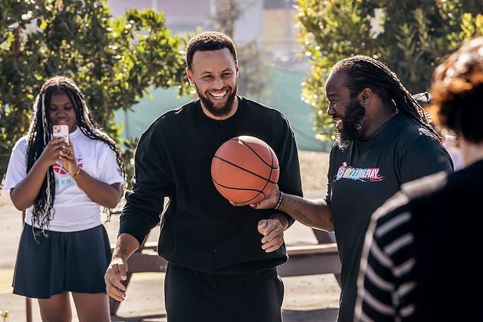 Stephen Curry Visits Madison Park Academy Primary School for Eat.Learn.Play Foundation