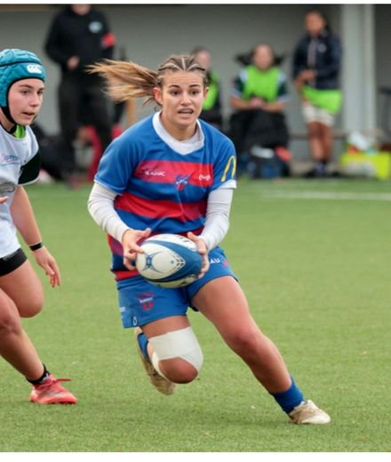 Inès évolue à Blagnac.