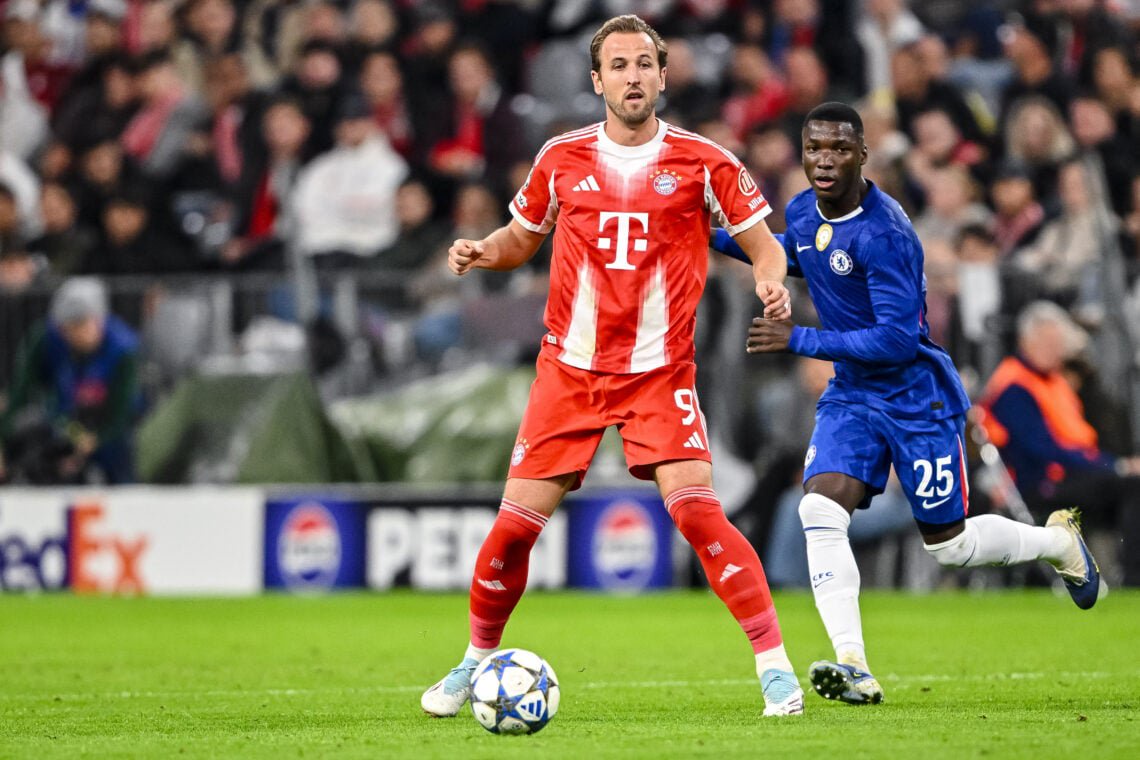 Harry Kane of Bayern München and Moises Caicedo of Chelsea FC battle for the ball during the UEFA Champions League 2025/26 League Phase MD1