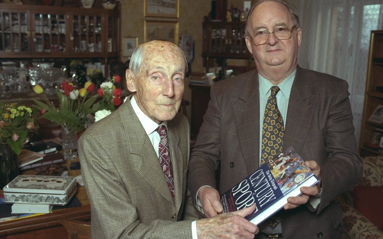 Miller in 2006 presenting a copy of 'The Daily Telegraph Century of Sport' to the Olympic gymnastic medallist in 1924, 1928 and 1936, Leon Stukelj