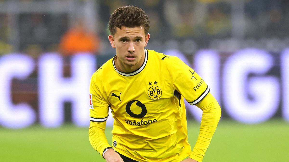 Konstantinos Karetsas im Heimtrikot von Borussia Dortmund