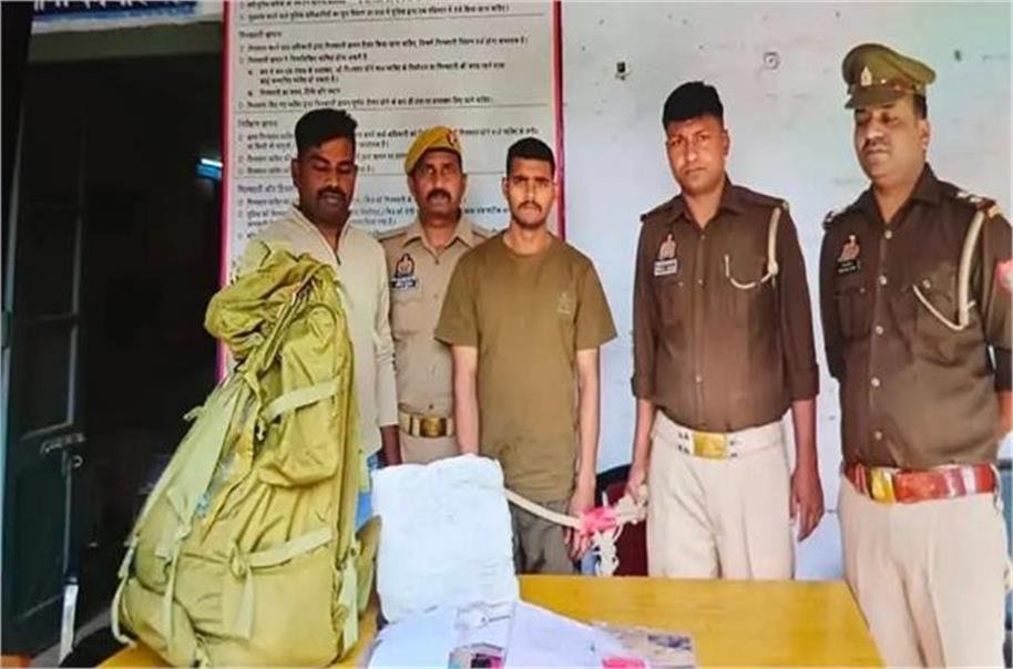 a conman who stole passengers  belongings was arrested