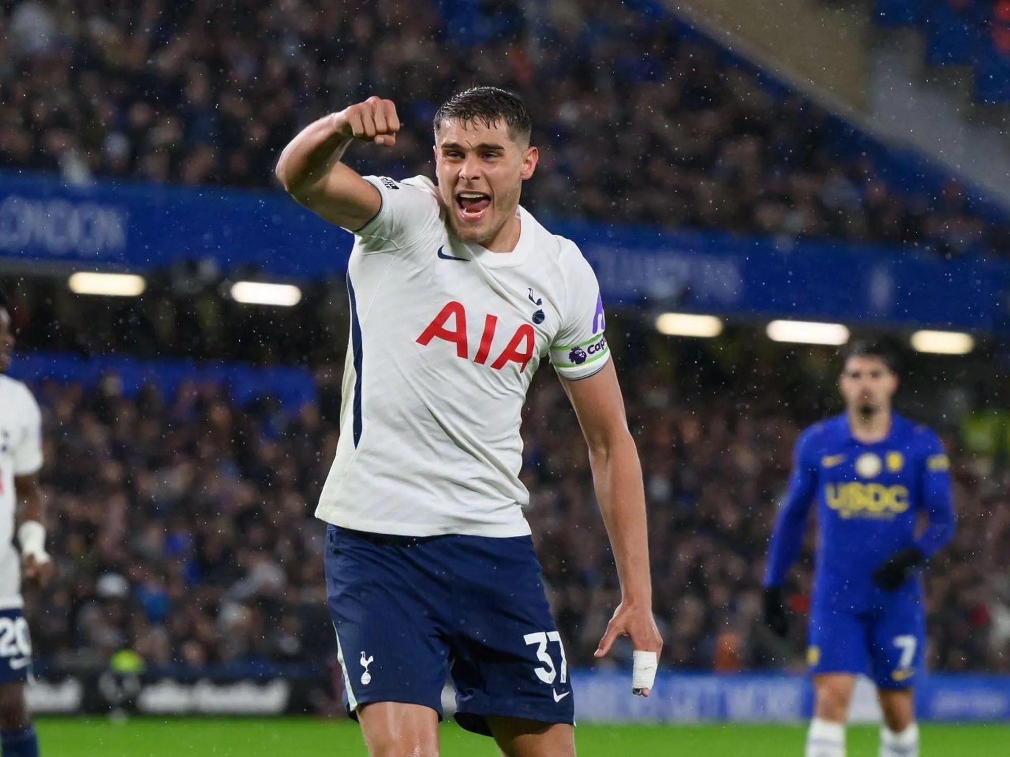 Spurs seal rare Stamford Bridge victory as Chelsea suffer late collapse