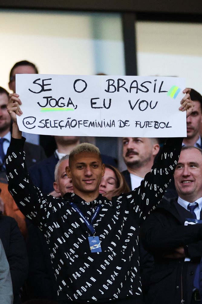 The striker held up a sign that read: "If Brazil plays, I'll go"