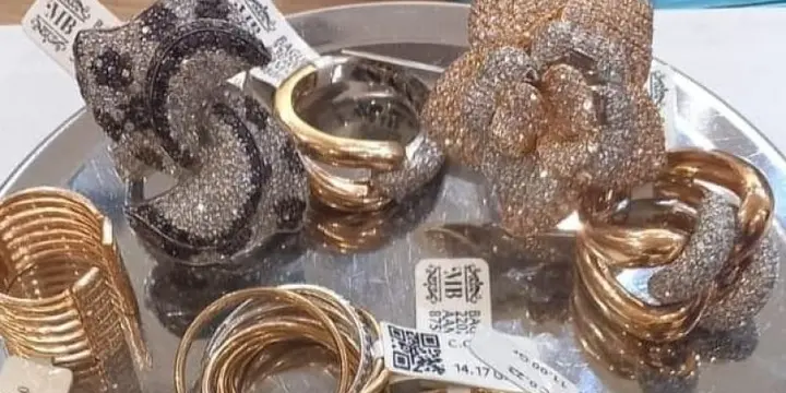 حجز كمية هامة من الذهب المرصع بالألماس بقيمة 1،6 مليون دينار (صور)